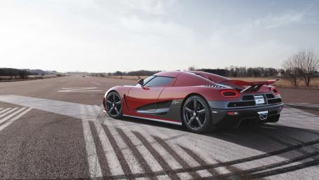 Sleek Power Meets Elegance in the Koenigsegg Agera R wallpaper