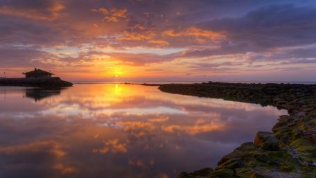 Tranquil Sunset Over Serene Lake View wallpaper