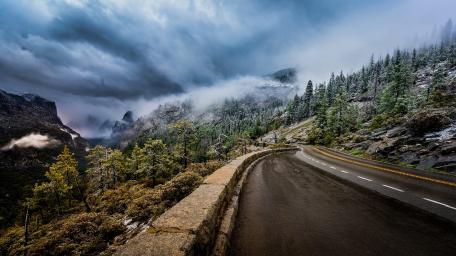 Majestic Mountain Road in Yosemite National Park wallpaper