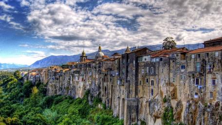 Medieval town of Sant'Agata de' Goti, Italy wallpaper