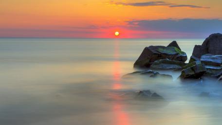 Serene Sunrise Over Tranquil Waters wallpaper