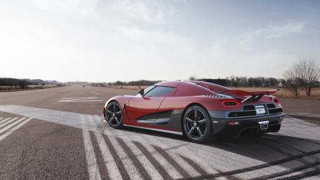 Sleek Power of the Koenigsegg Agera R wallpaper