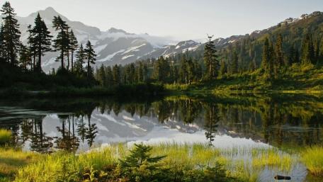 Serenity of Mountain Reflections in Nature wallpaper