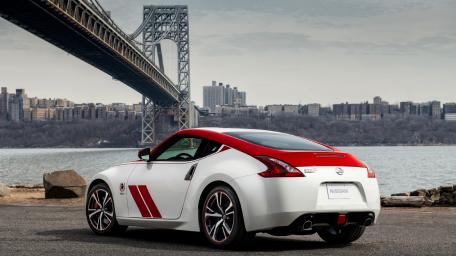 Nissan 370Z Elegance by the Bridge wallpaper