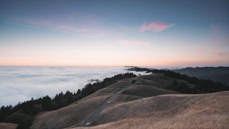 Majestic Sea of Clouds at Dusk wallpaper