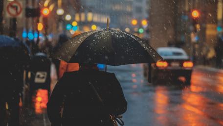 Winter's Embrace in the City wallpaper