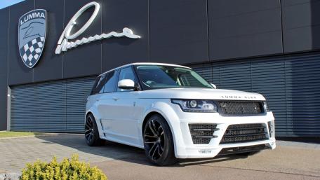 Range Rover in Front of Lumma Design Building wallpaper