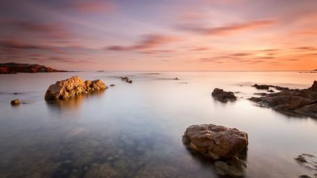 Tranquil Horizon at Dusk wallpaper