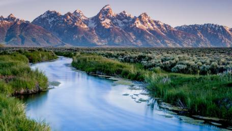 Majestic Mountains Reflected in Serene Waters wallpaper