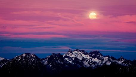 Serene Mountains Under a Pink Sky wallpaper