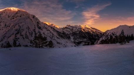 Majestic Snow-Capped Mountains at Sunrise wallpaper