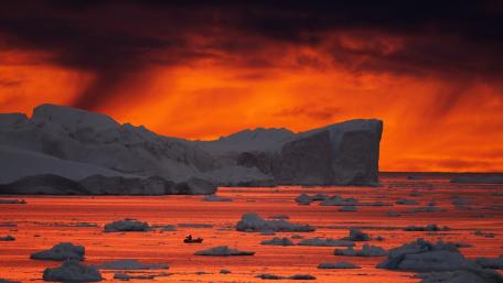 Ilulissat Icefjord at sunset (Greenland) wallpaper