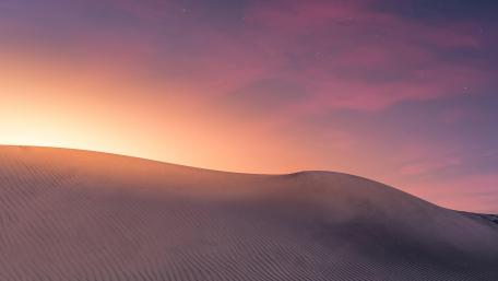 Pink Sky Over Serene Desert Dunes wallpaper