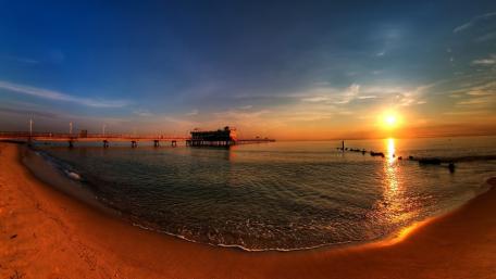 Sunset Serenity Over the Pier wallpaper