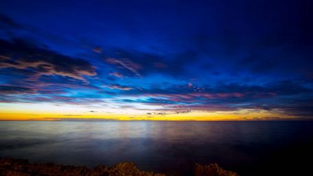 Serene Dusk Over Tranquil Sea wallpaper