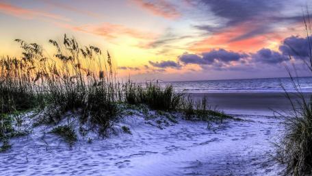 Serene Winter Shoreline at Sunset wallpaper