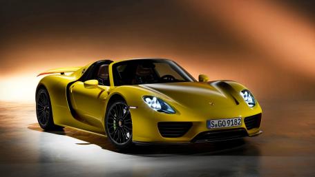 Dynamic Yellow Porsche 918 Spyder Wallpaper wallpaper