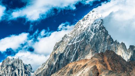 Majestic Mountain Peaks Under a Blue Sky wallpaper