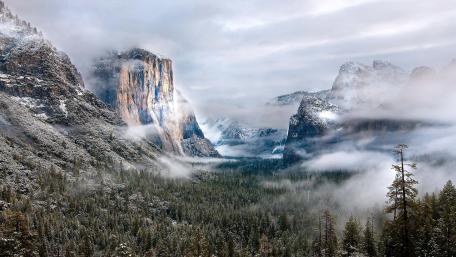 Foggy Yosemite Tunnel View at winter wallpaper