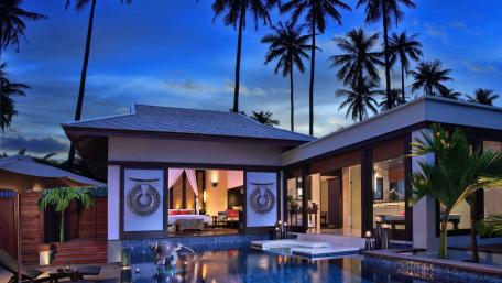 Luxury Villa Oasis Under a Twilight Sky wallpaper