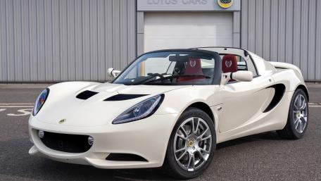 Sleek and Stylish Lotus Elise S Wallpaper wallpaper
