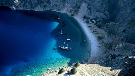 Blue bay in Greece wallpaper