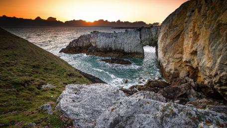 Majestic Natural Arch at Sunset wallpaper
