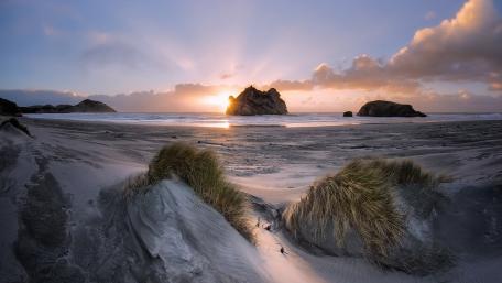 Serene Coastal Sunrise Harmony wallpaper
