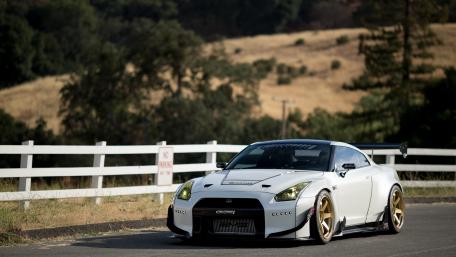 Sleek Nissan GT-R Showcasing Elegance wallpaper
