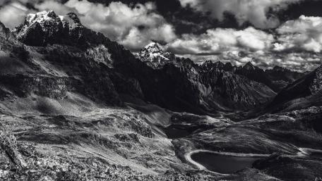 Majestic Monochrome Mountain Range wallpaper