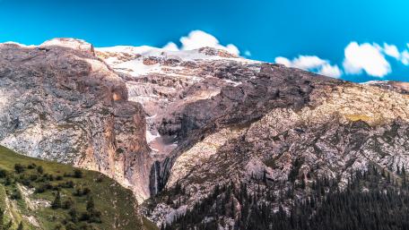 Majestic Mountain Landscape in Vibrant Colors wallpaper