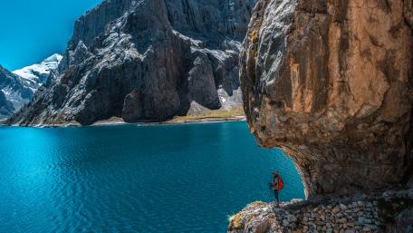Majestic Serenity of Mountains and Water wallpaper