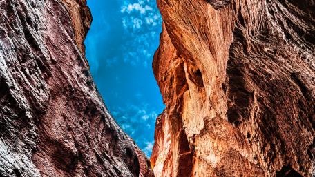 Majestic Canyon Under a Vast Sky wallpaper