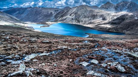 Majestic Mountains and Serene Lake View wallpaper