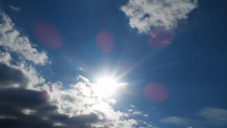 Radiant Sunlight Through the Clouds wallpaper