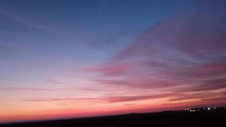 Breathtaking Magenta Sunset Over the Horizon wallpaper