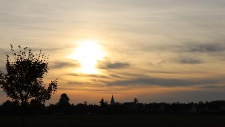Serene Sunset Over the Horizon wallpaper