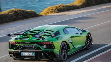 Green Lamborghini Aventador SVJ Powering Through wallpaper
