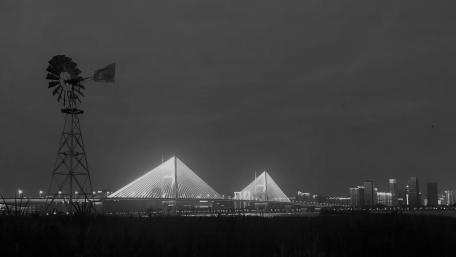 Urban Elegance in Monochrome wallpaper