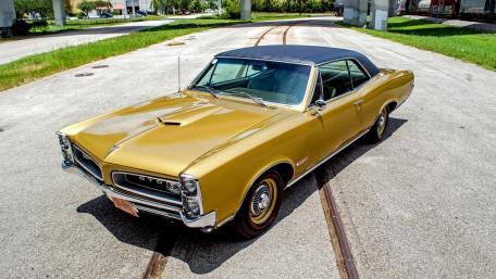 Golden Pontiac Tempest Classic Muscle Car Wallpaper wallpaper