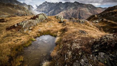 Serene Beauty of the Swiss Alps in Autumn wallpaper