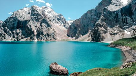 Mountain Serenity Unveiled in 8K wallpaper