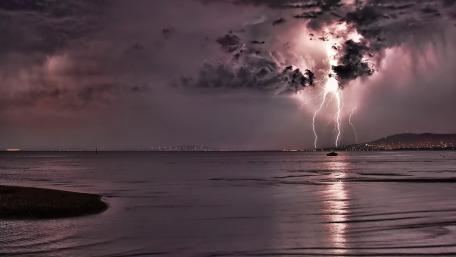 Majestic Lightning Over Serene Horizon wallpaper
