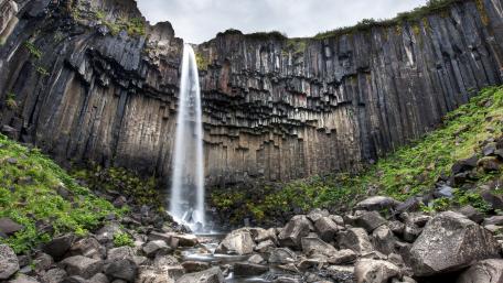 Svartifoss at wintertime, Vatnajökull National Park wallpaper