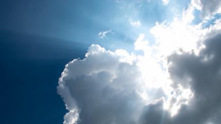Radiant Clouds Under a Brilliant Sky wallpaper