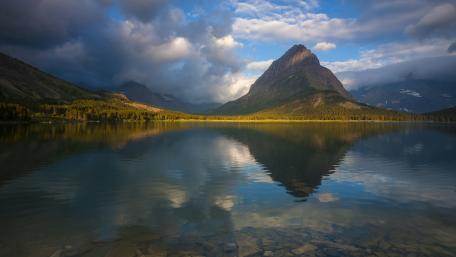 Serenity of Mountains and Lakes wallpaper