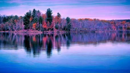 Serene Autumn Reflections on the Lake wallpaper
