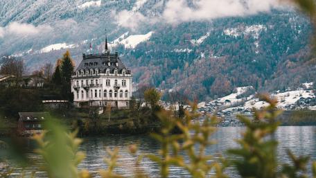 Seeburg Castle (Schloss Seeburg) at fall wallpaper