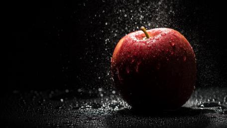 Shimmering Apple in Rain Drops wallpaper