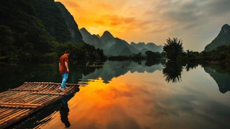 Tranquil Evening on Serene Lake wallpaper